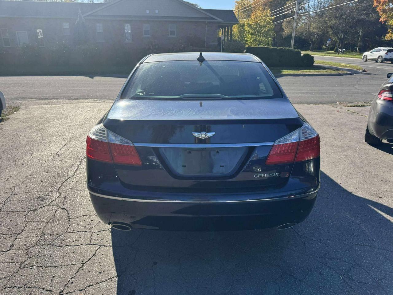 2011 Hyundai Genesis 4dr Sdn V8 Photo