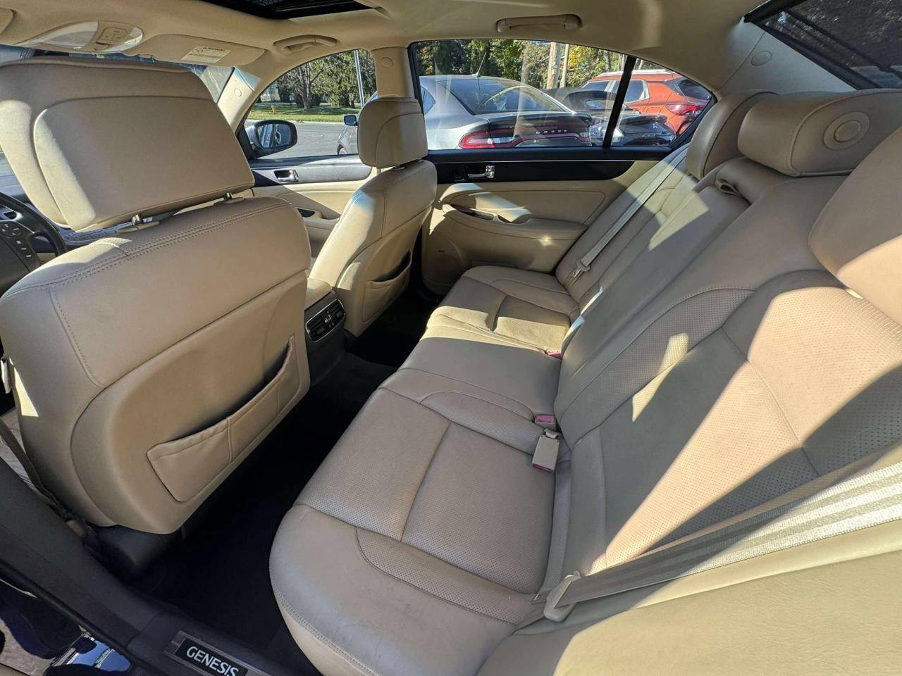 2011 Hyundai Genesis 4dr Sdn V8 Photo