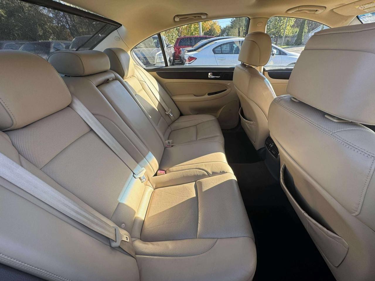 2011 Hyundai Genesis 4dr Sdn V8 Photo