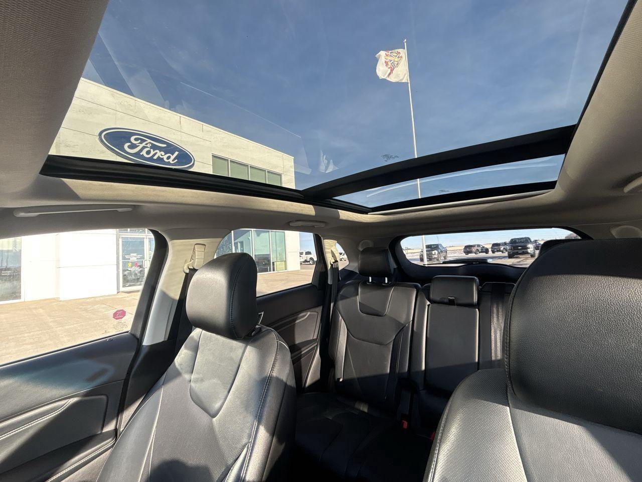 2017 Ford Edge TITANIUM 4dr  AWD Photo5