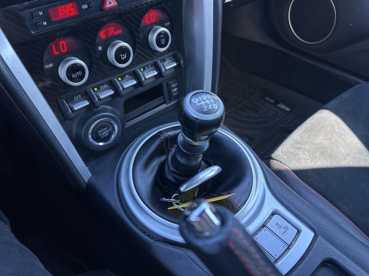 2017 Subaru BRZ CLEAN CARFAX, 6 SPEED MANUAL, RWD, HEATED SEATS! - Photo #20