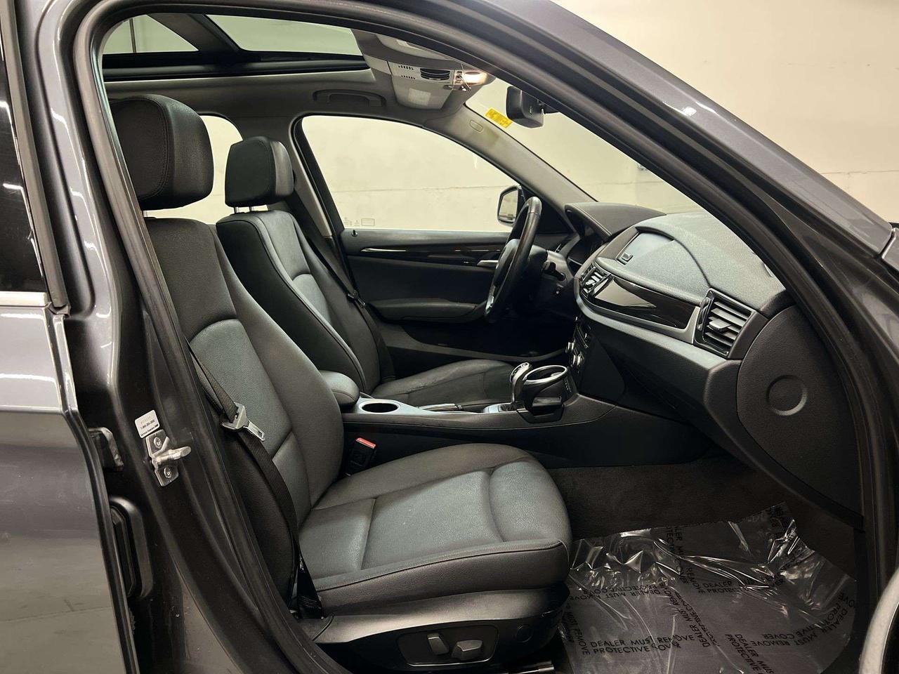 2015 BMW X1 AWD | PREMIUM PKG |HTD LEATHER |PANO ROOF | ALLOYS Photo