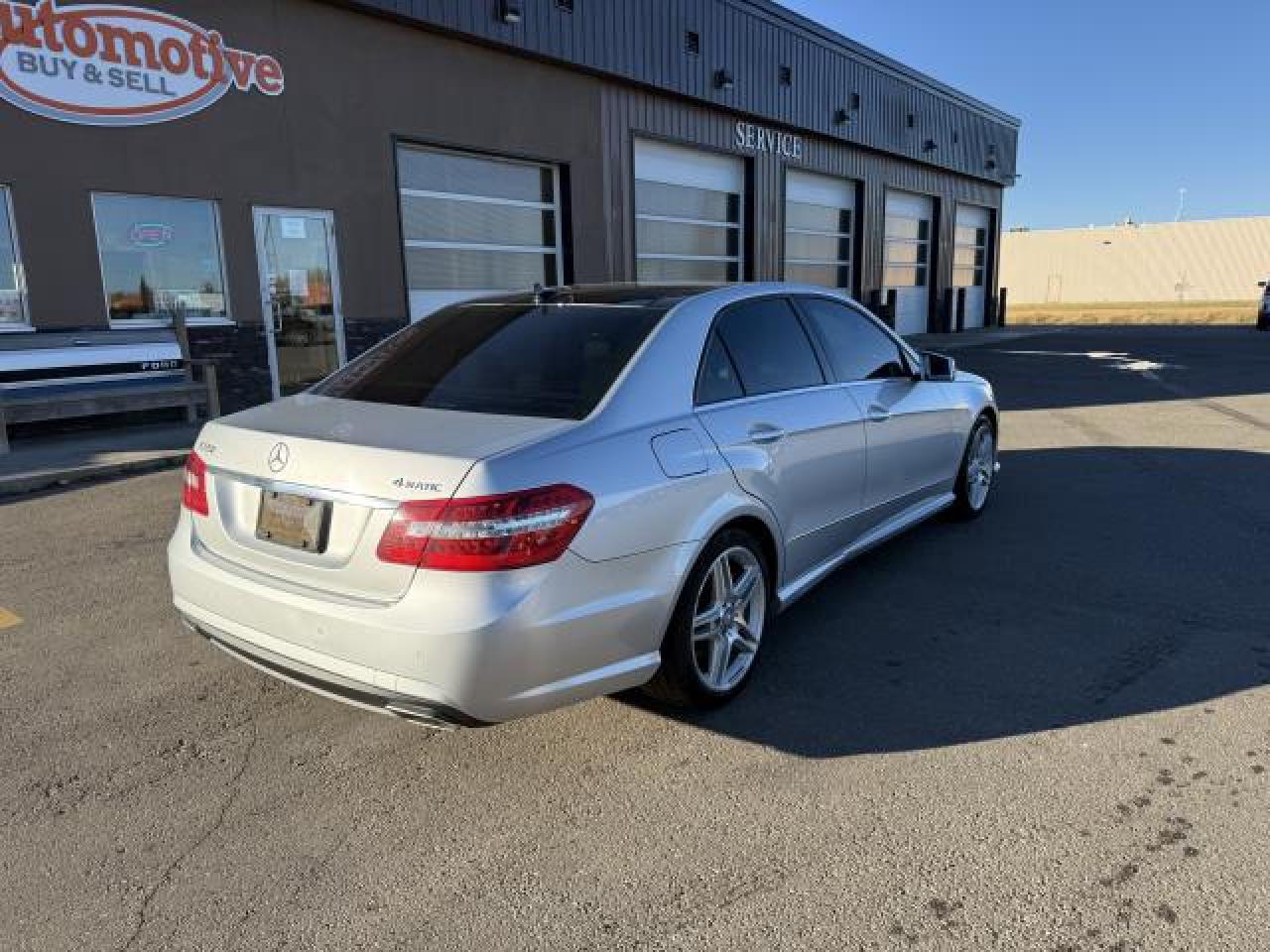 2011 Mercedes-Benz E-Class E550 Sedan 4MATIC - Photo #2