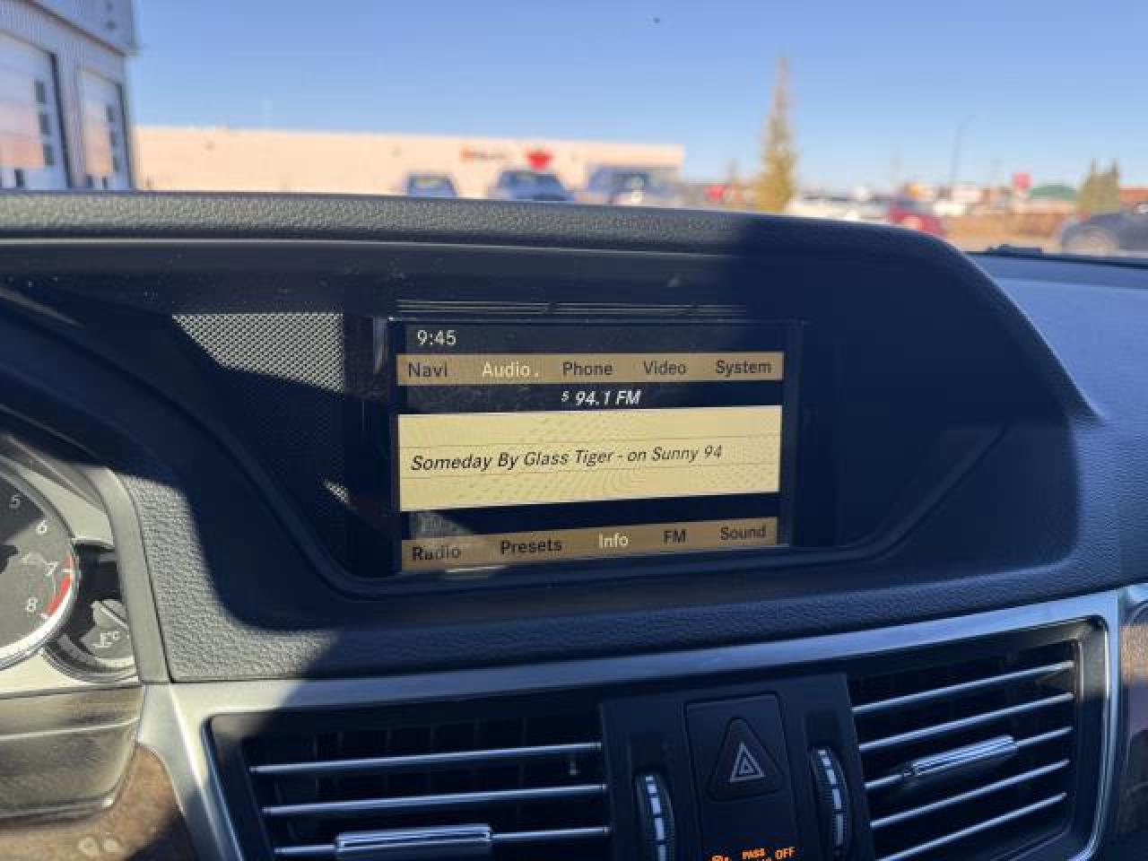 2011 Mercedes-Benz E-Class E550 Sedan 4MATIC - Photo #14