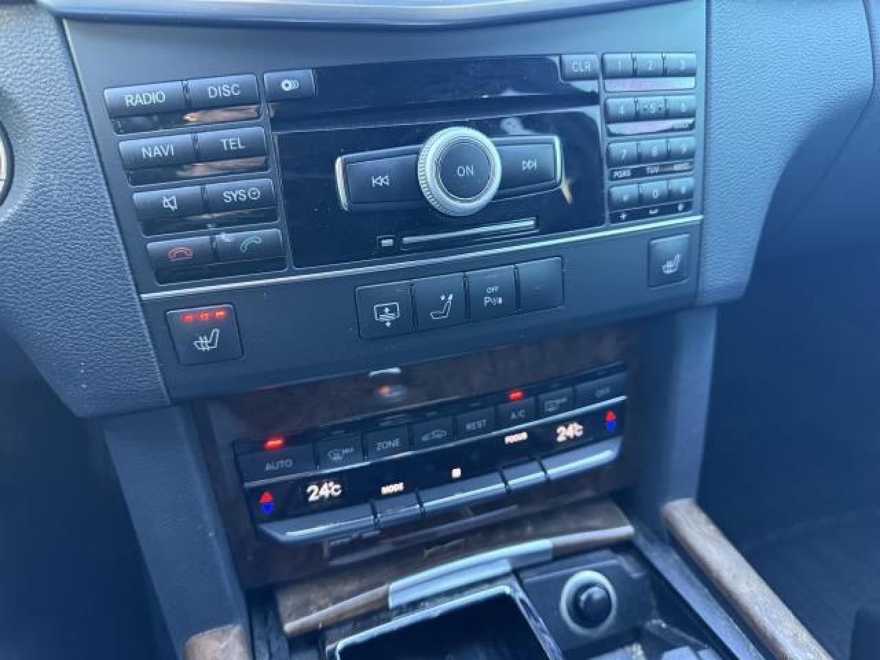 2011 Mercedes-Benz E-Class E550 Sedan 4MATIC - Photo #16