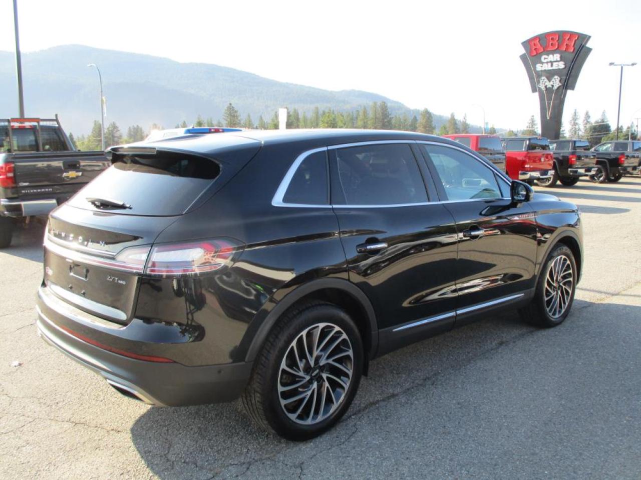 2019 Lincoln Nautilus Reserve AWD Photo4