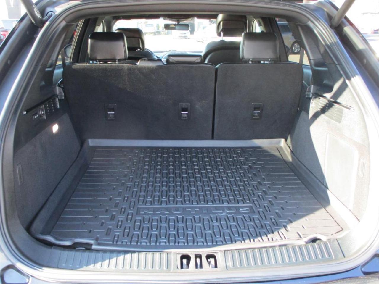 2019 Lincoln Nautilus Reserve AWD Photo8