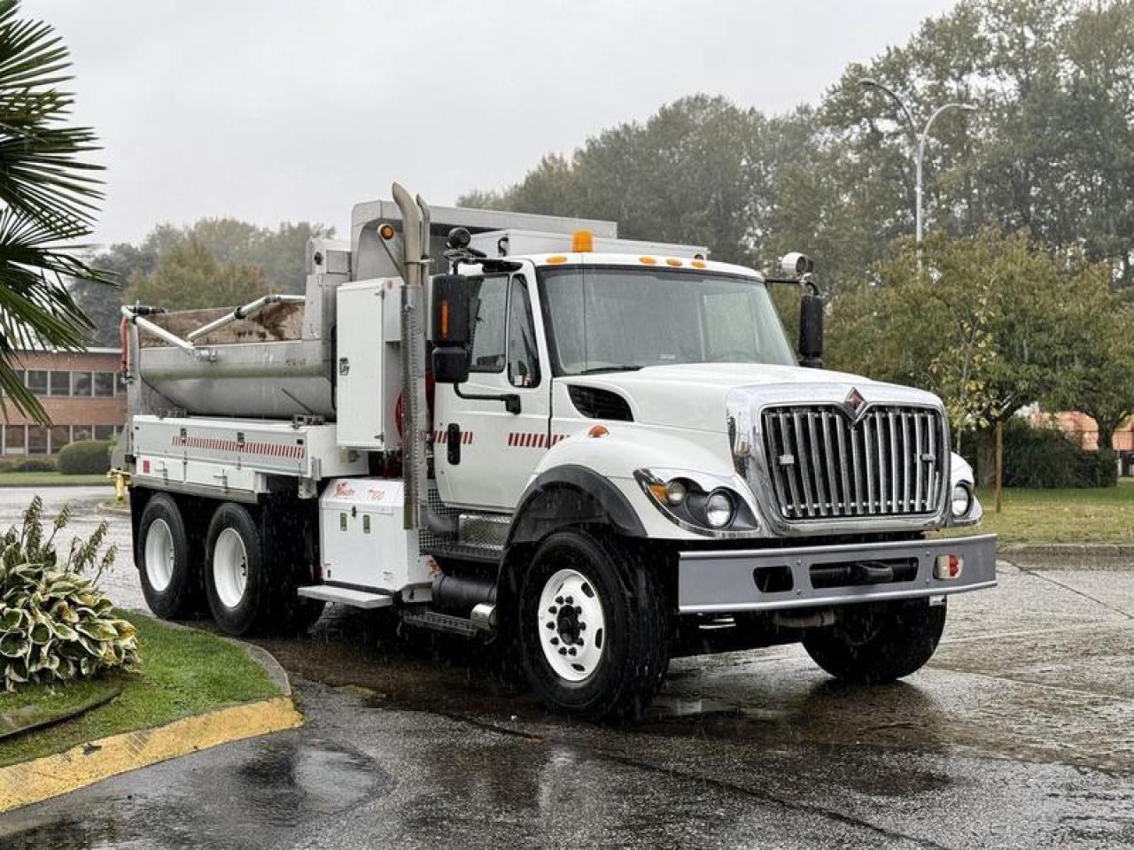 Used 2011 International 7500 12-Foot Dump Truck with Sander and PTO for sale in Burnaby, BC