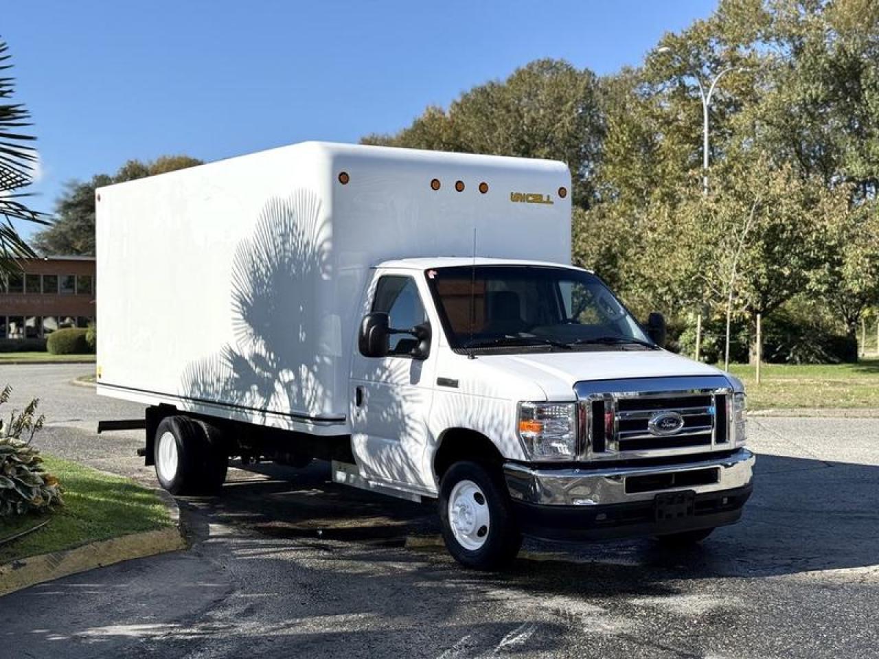 Used 2021 Ford E450 Super Duty 16-Foot Cube Van with Loading Ramp for sale in Burnaby, BC