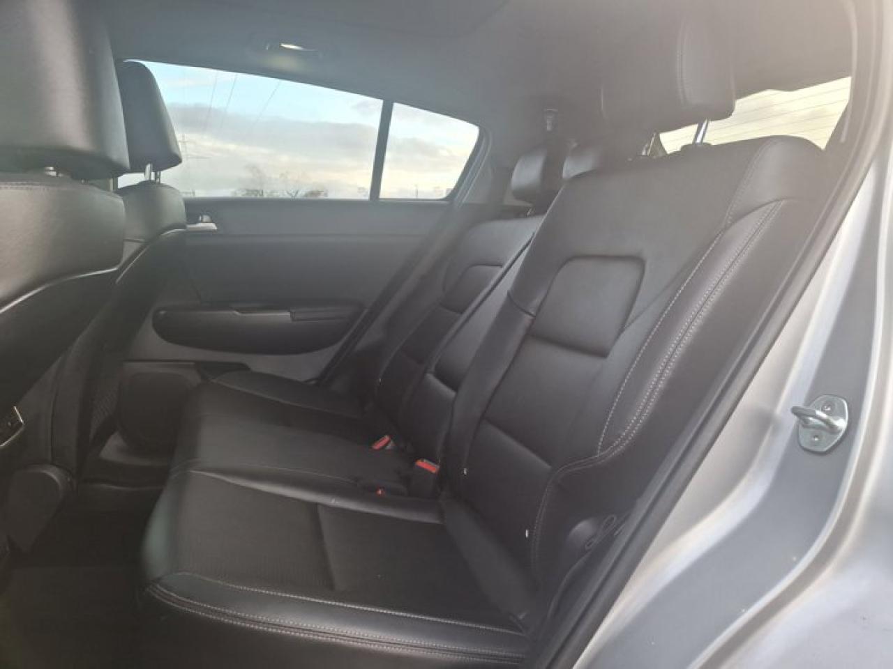 2022 Kia Sportage EX Premium S AWD | Leather | Panoroof | CarPlay | Android Auto | Heated Seats & Steering | and More! Photo