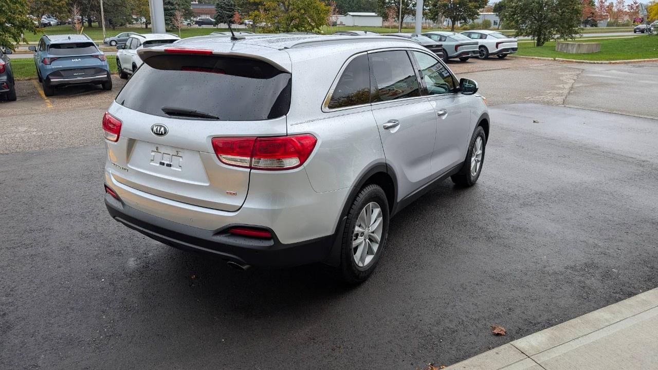 2017 Kia Sorento FWD 4DR LX Photo4