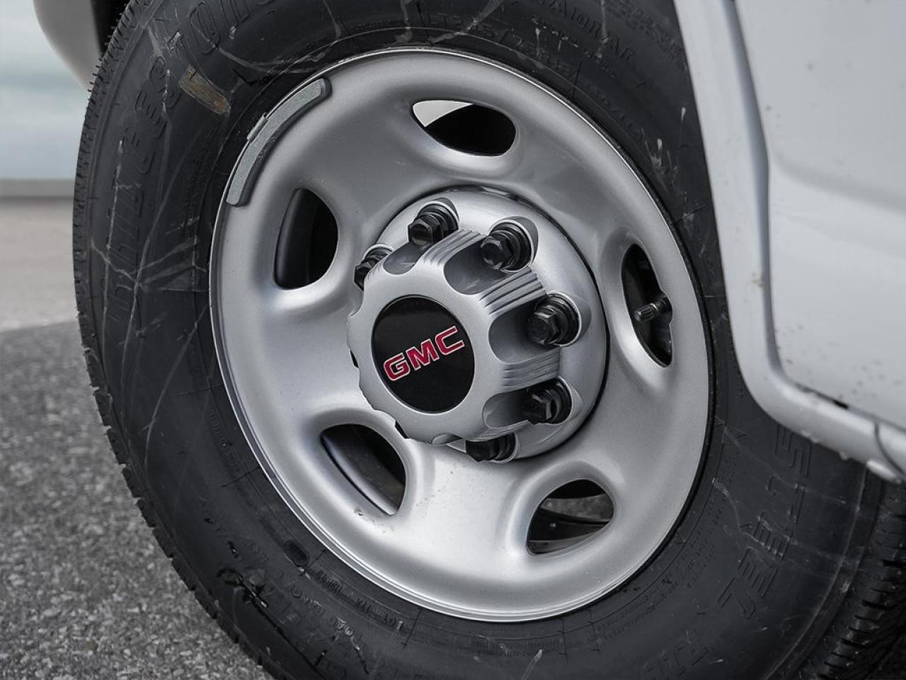 2025 GMC Savana Cargo Van 2500 Extended Wheelbase Rear-Wheel Drive Photo