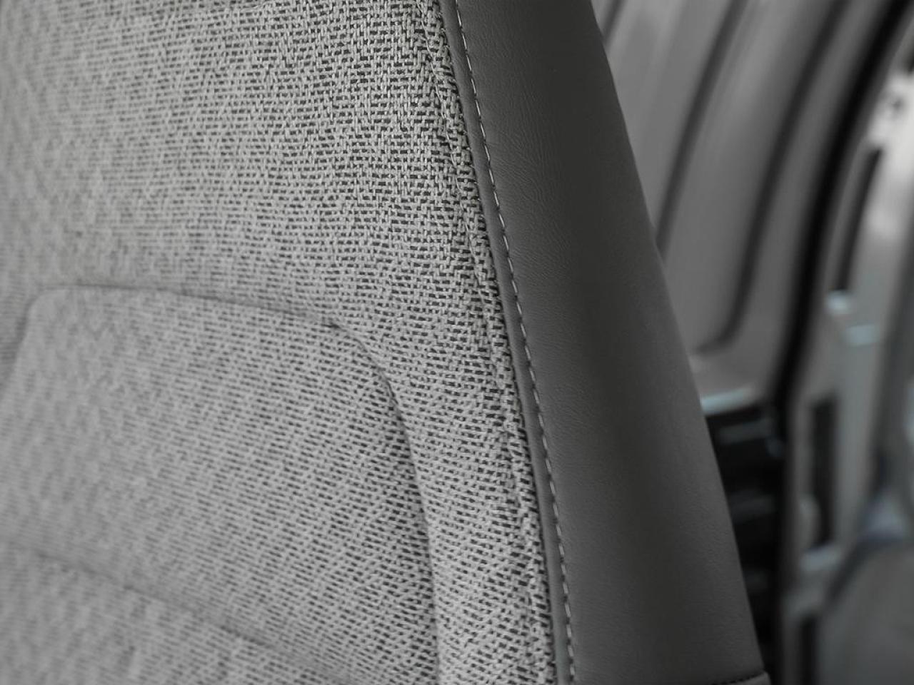 2025 GMC Savana Cargo Van 2500 Extended Wheelbase Rear-Wheel Drive Photo