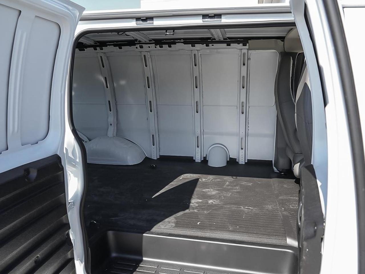 2025 GMC Savana Cargo Van 2500 Extended Wheelbase Rear-Wheel Drive Photo