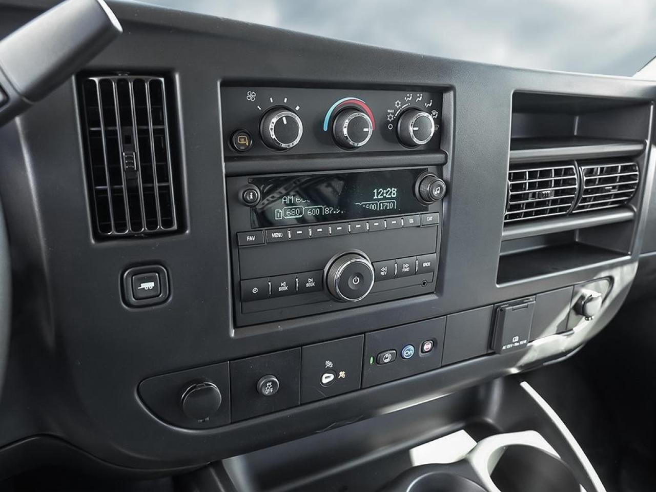 2025 GMC Savana Cargo Van 2500 Extended Wheelbase Rear-Wheel Drive Photo