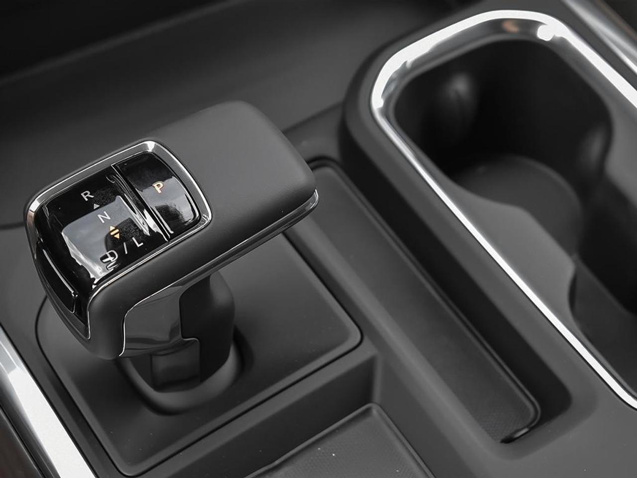 2026 GMC Sierra 1500 Crew Cab Short Box 4-Wheel Drive SLT Photo