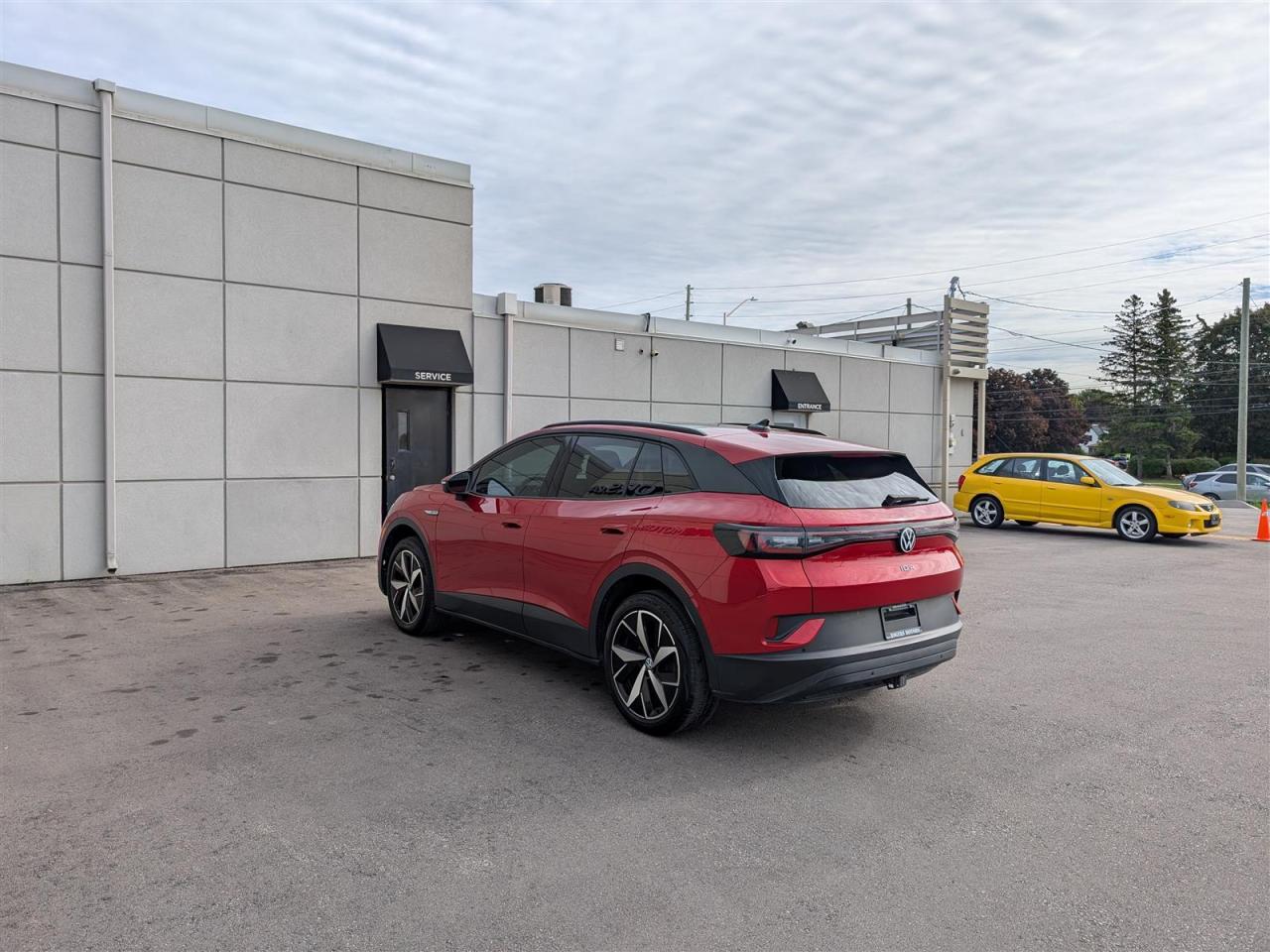 2023 Volkswagen ID4 PRO AWD - NAVI - PANO ROOF - TECH FEATS Photo2