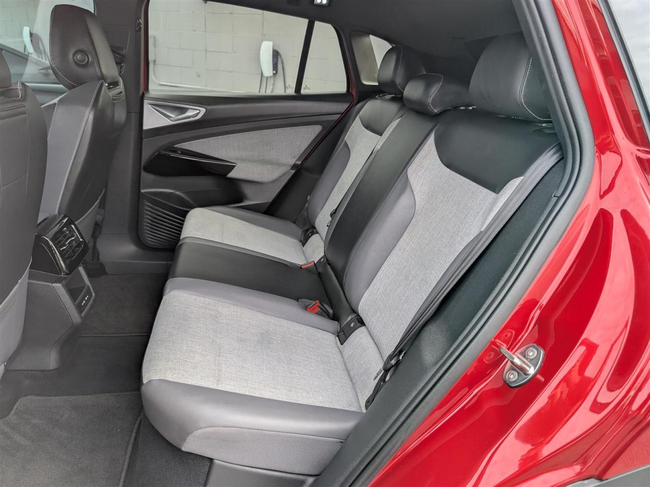 2023 Volkswagen ID4 PRO AWD - NAVI - PANO ROOF - TECH FEATS
