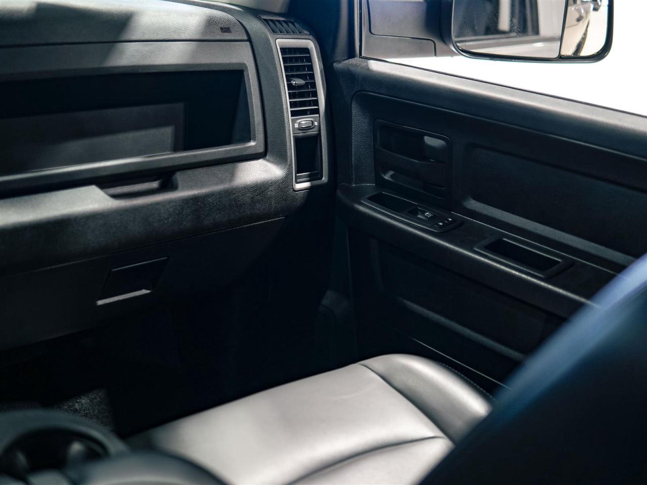 2022 RAM 1500 Classic FULL LEATHER | Quad Cab | 5.7 HEMI V8 | 4X4 | TOW PKG | 20 INCH BLACK ALLOYS Photo