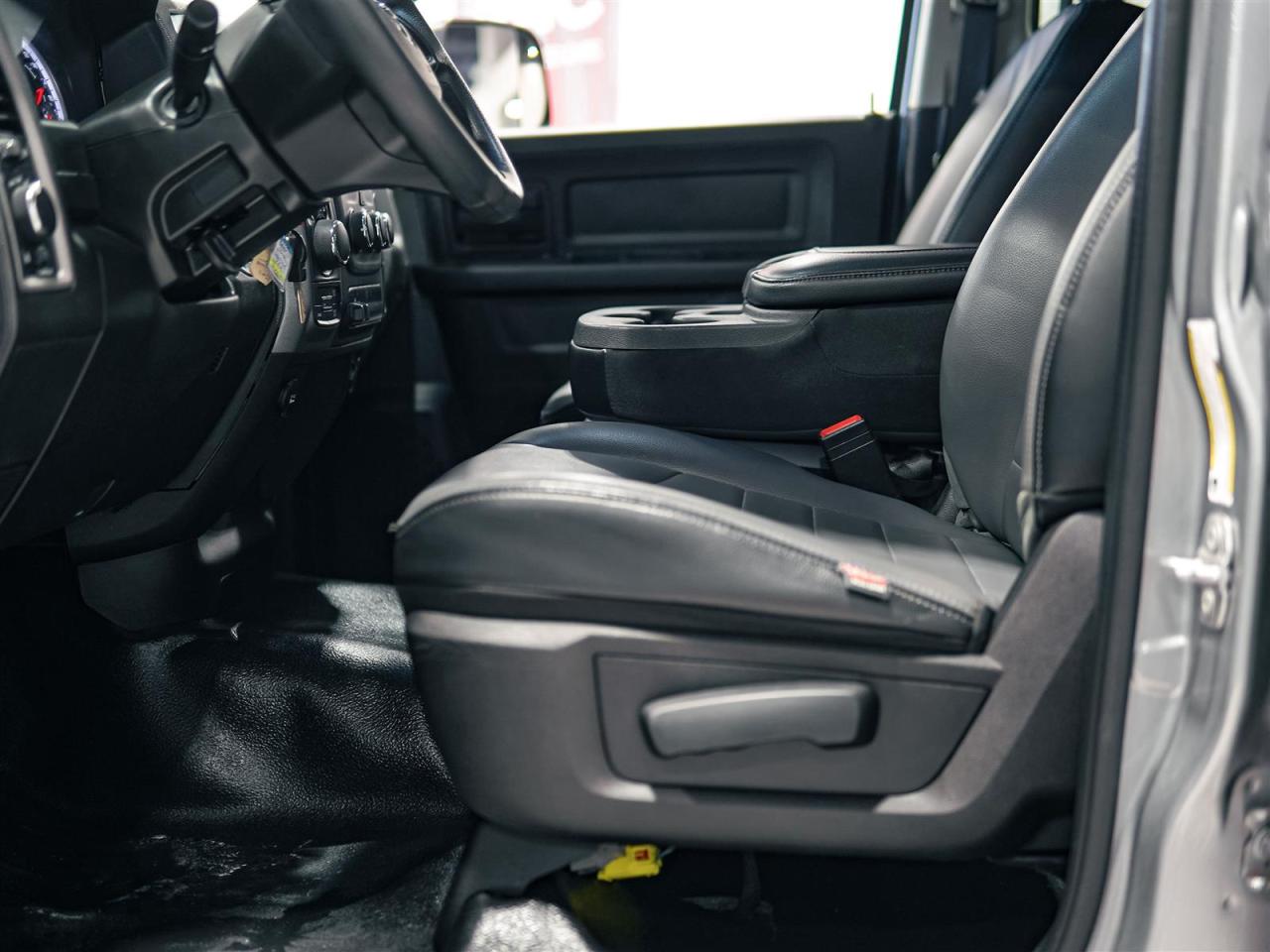 2022 RAM 1500 Classic FULL LEATHER | Quad Cab | 5.7 HEMI V8 | 4X4 | TOW PKG | 20 INCH BLACK ALLOYS Photo