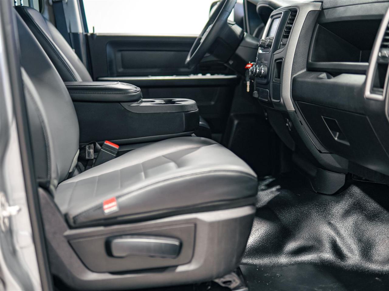 2022 RAM 1500 Classic FULL LEATHER | Quad Cab | 5.7 HEMI V8 | 4X4 | TOW PKG | 20 INCH BLACK ALLOYS Photo