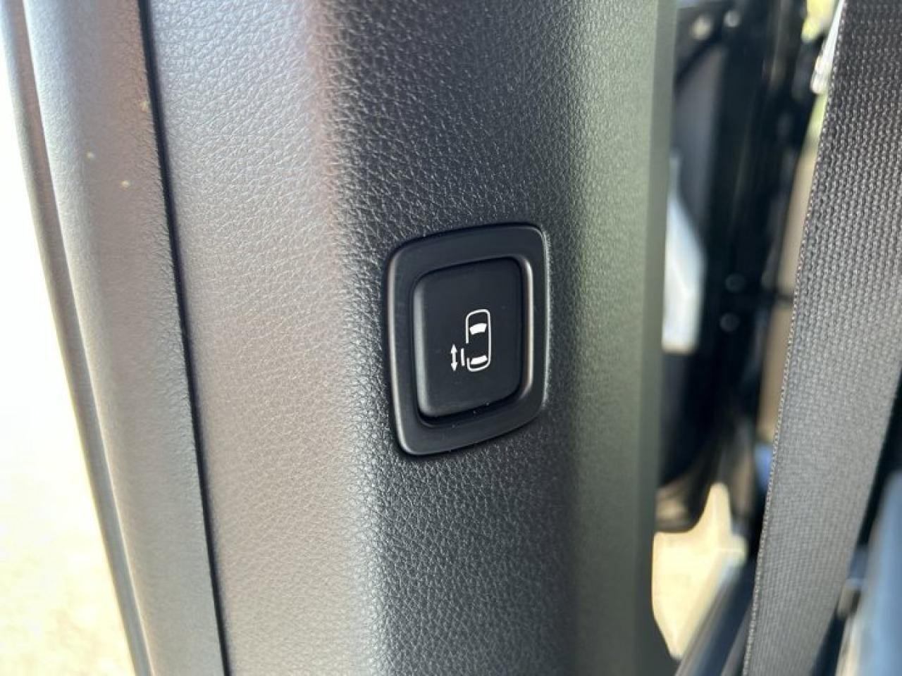 2023 Kia Carnival EX FWD 2nd Row Captain Seats | Leather Seats | 360 Camera Photo