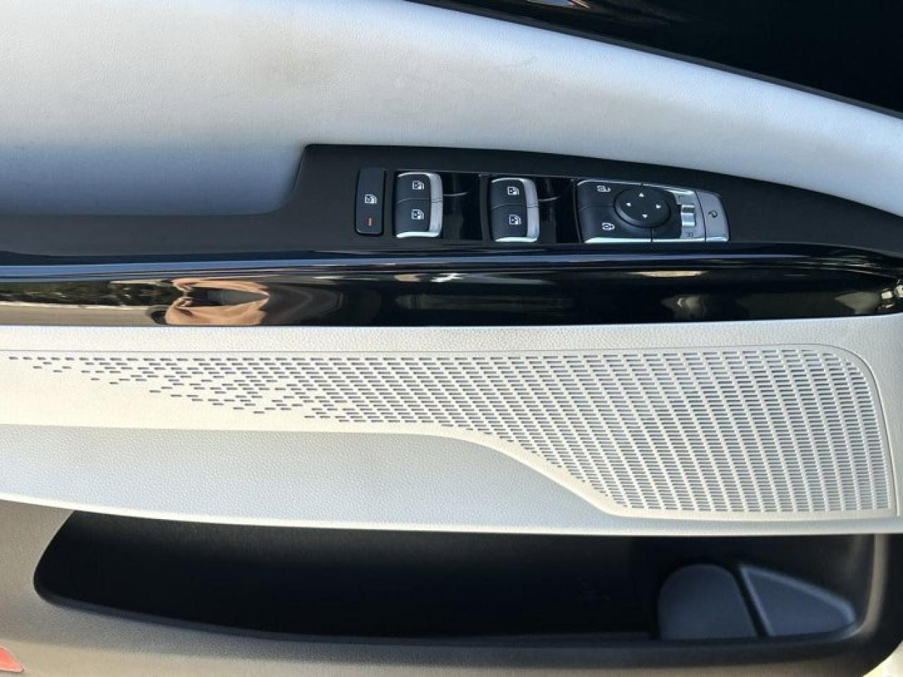 2023 Kia Carnival EX FWD 2nd Row Captain Seats | Leather Seats | 360 Camera Photo