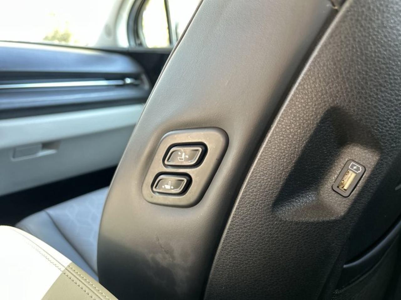 2023 Kia Carnival EX FWD 2nd Row Captain Seats | Leather Seats | 360 Camera Photo