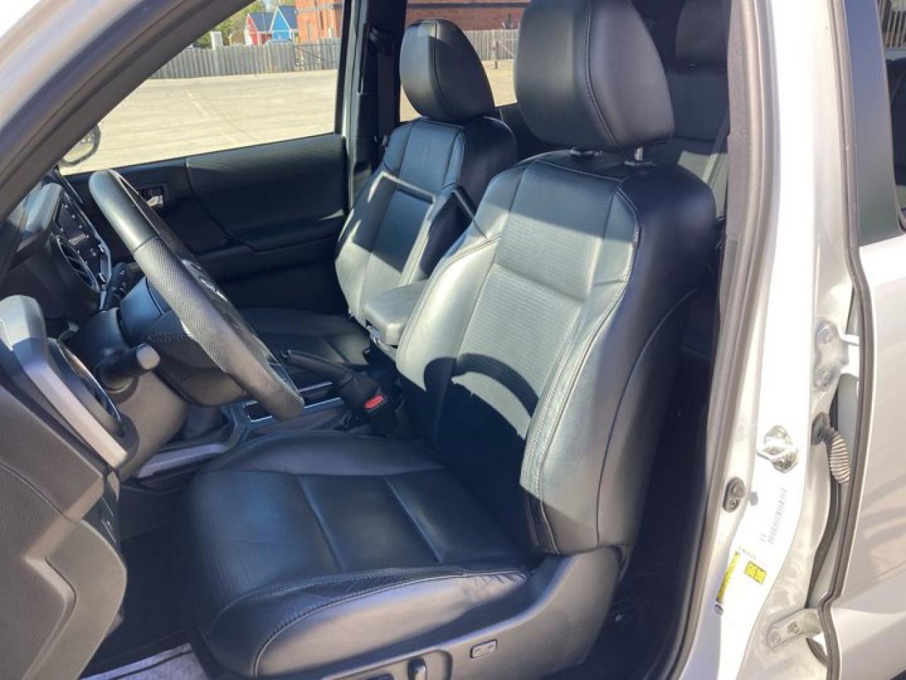 2021 Toyota Tacoma TRD Sport Premium Manual 4x4 | Sunroof | Leather | Nav | Photo