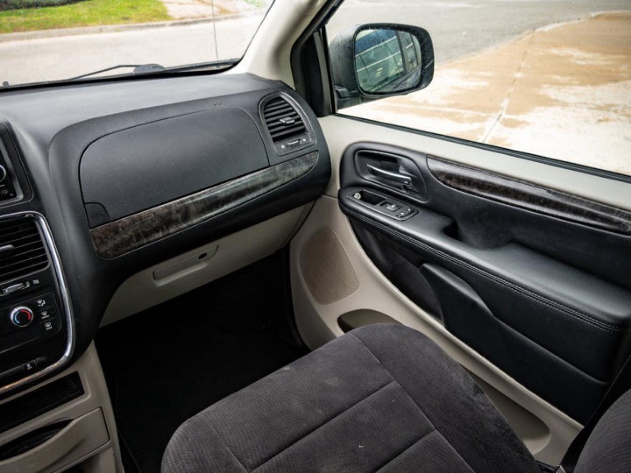 2011 Dodge Grand Caravan SXT Photo