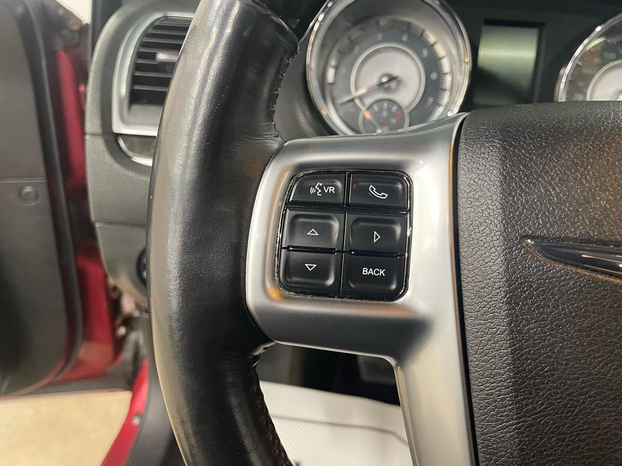 2013 Chrysler 300 300C Photo15