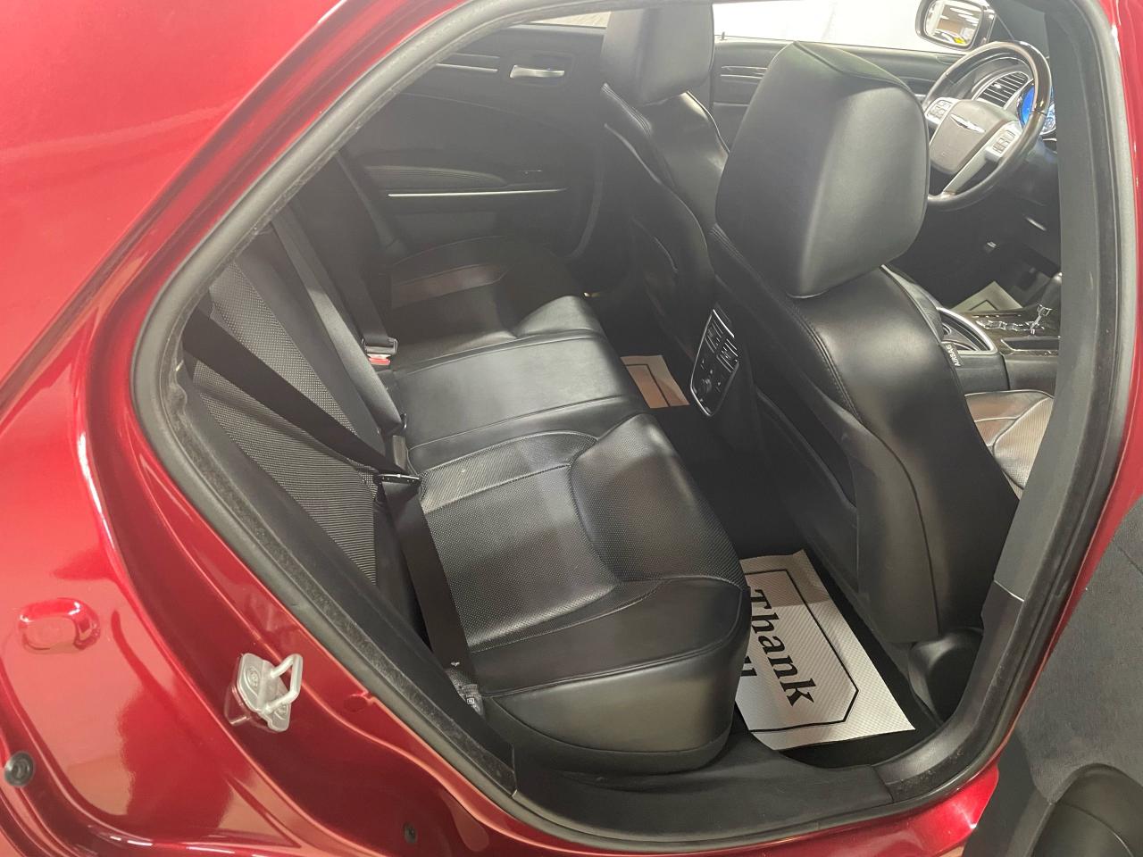 2013 Chrysler 300 300C Photo31