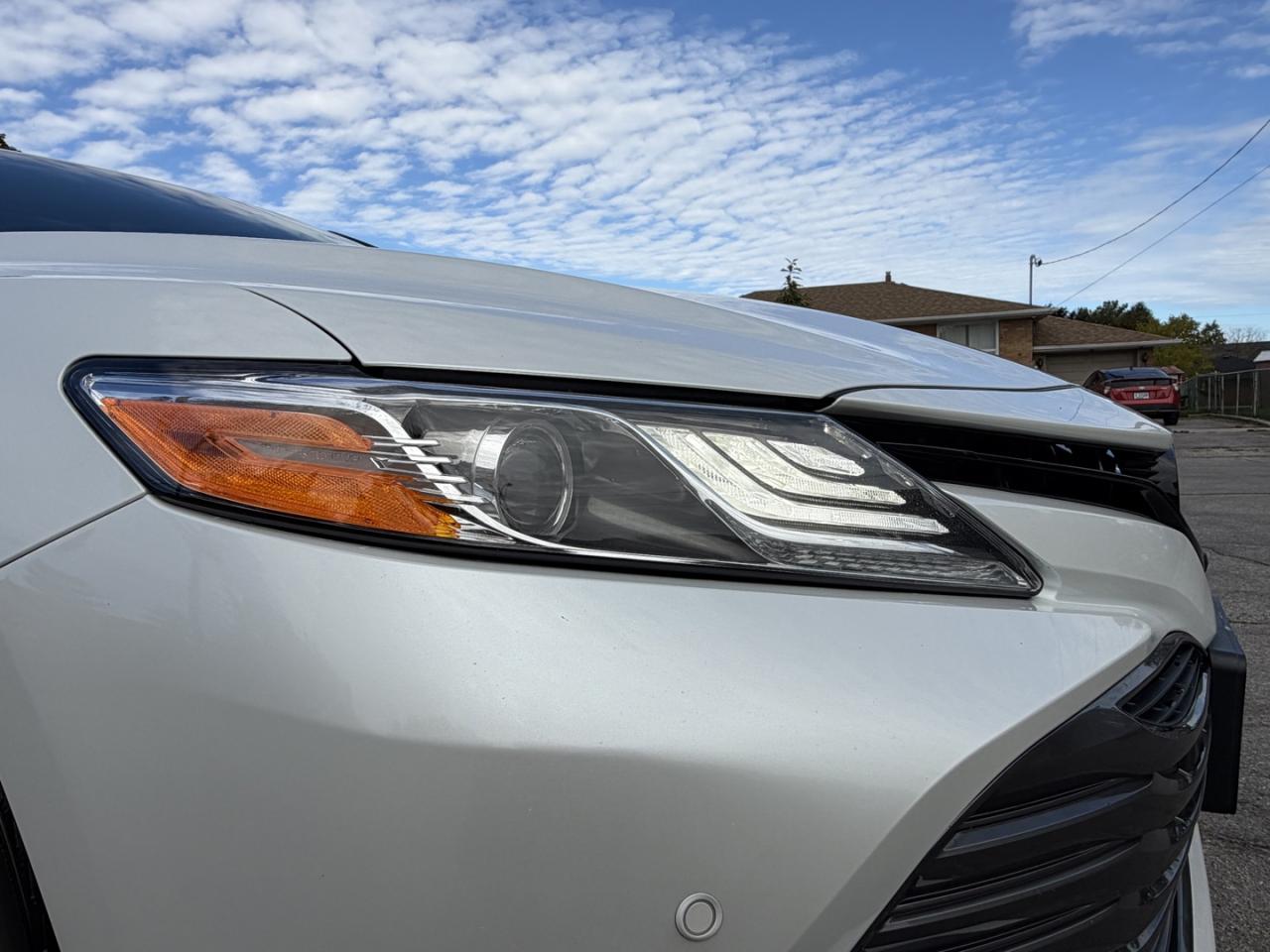 2018 Toyota Camry HYBRID XLE - Photo #6