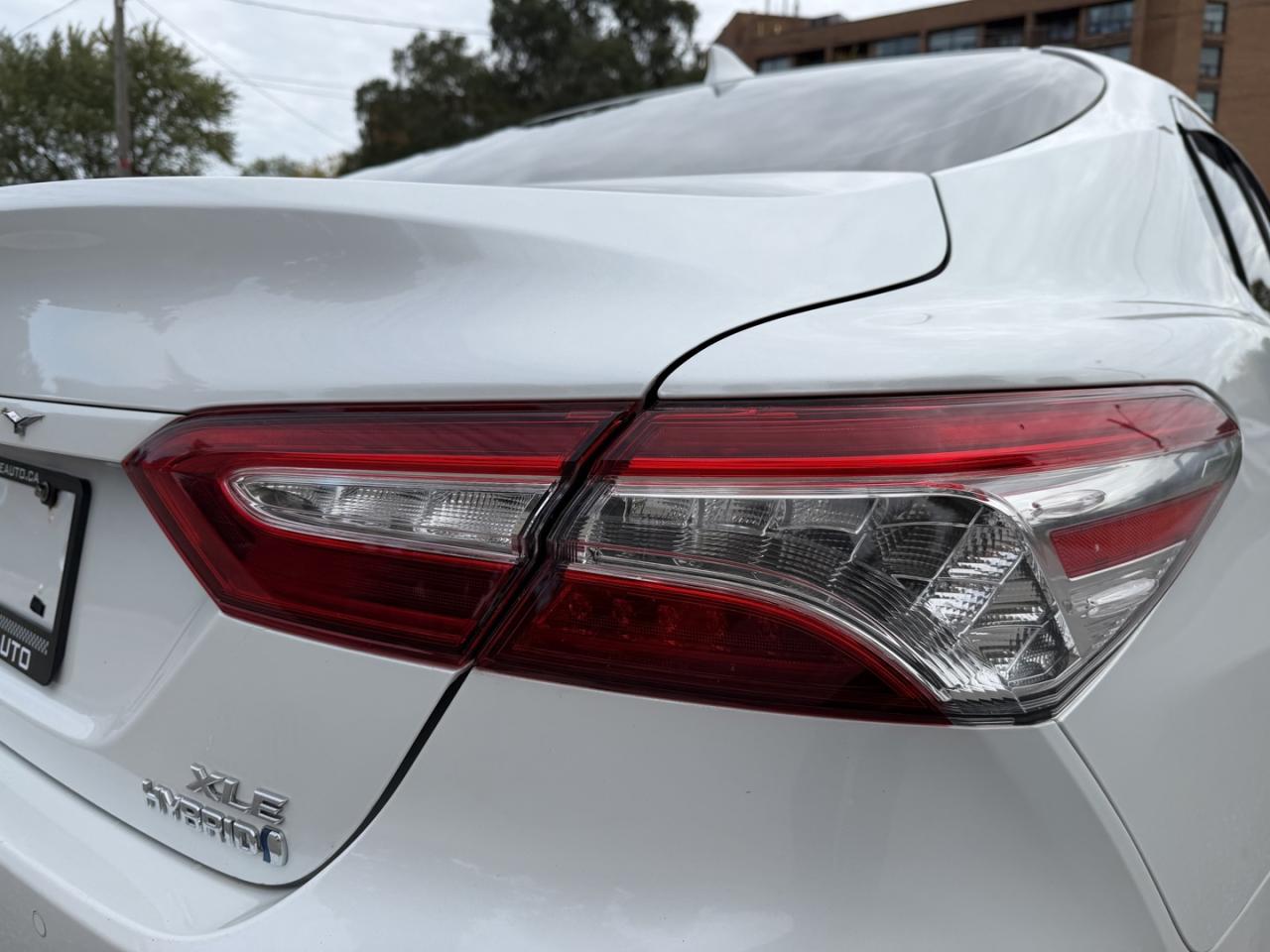 2018 Toyota Camry HYBRID XLE - Photo #7