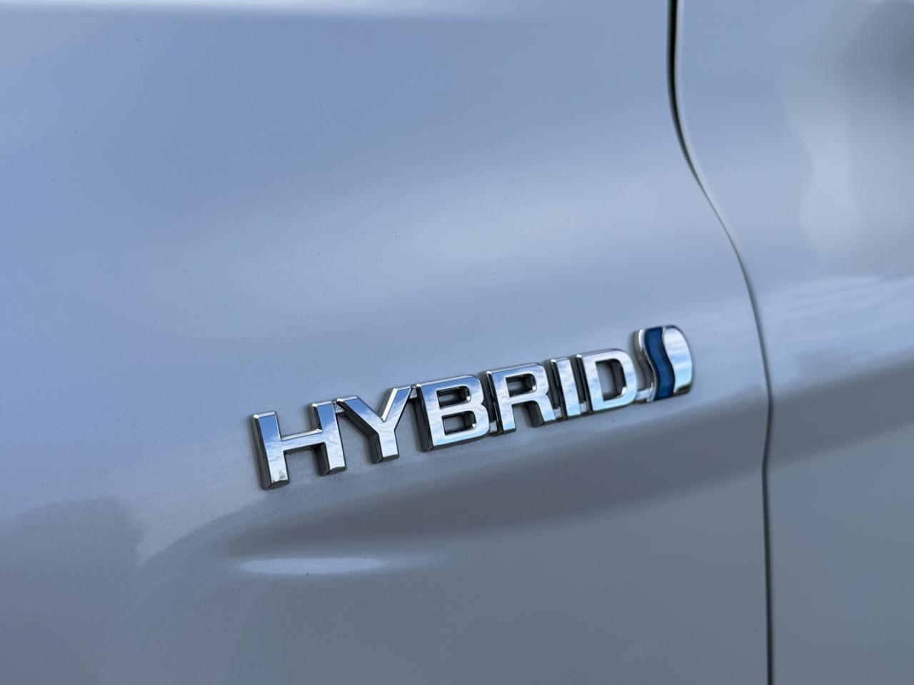 2018 Toyota Camry HYBRID XLE - Photo #8