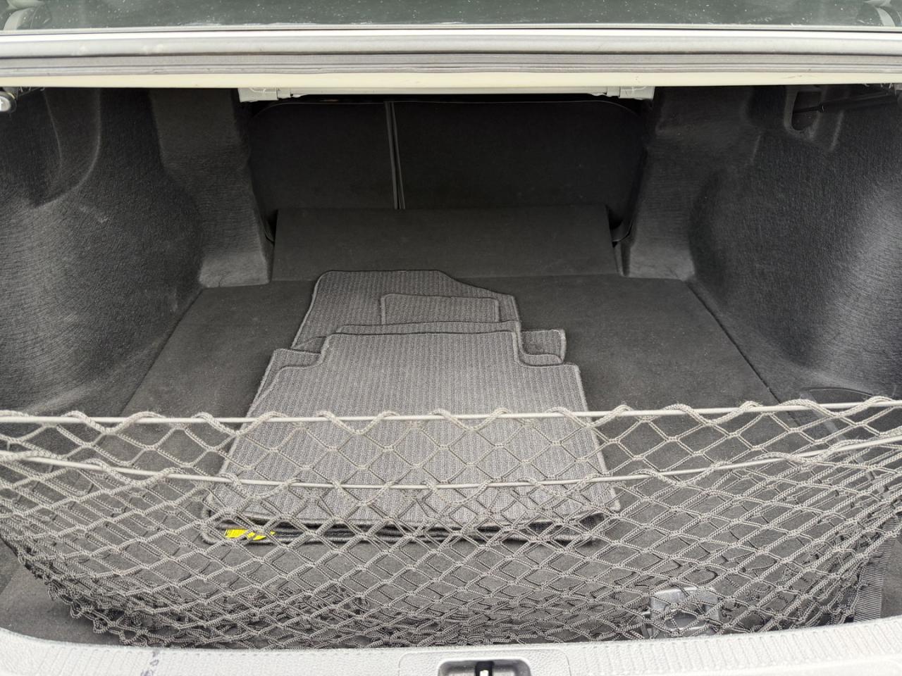 2018 Toyota Camry HYBRID XLE - Photo #10