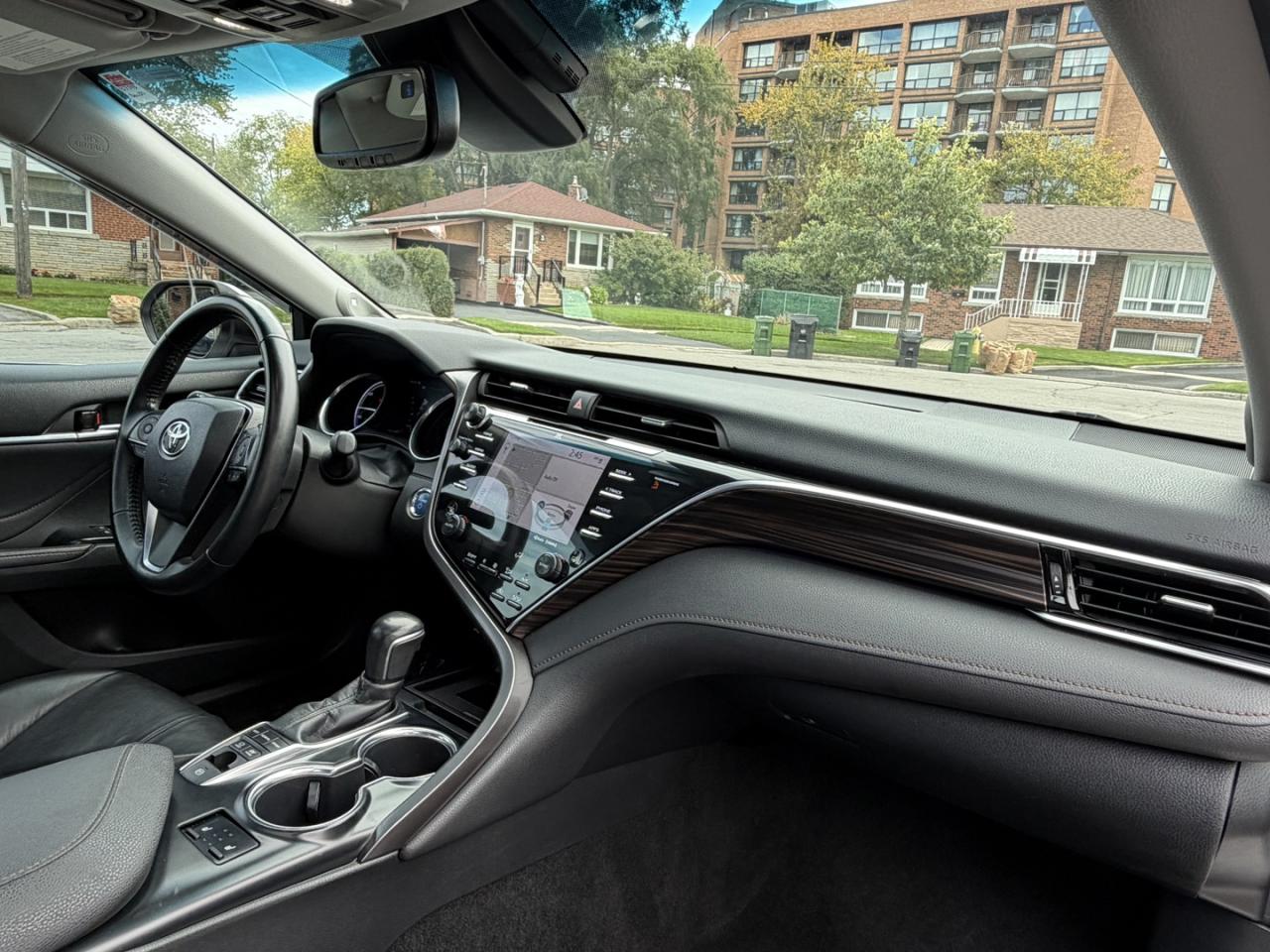 2018 Toyota Camry HYBRID XLE - Photo #13