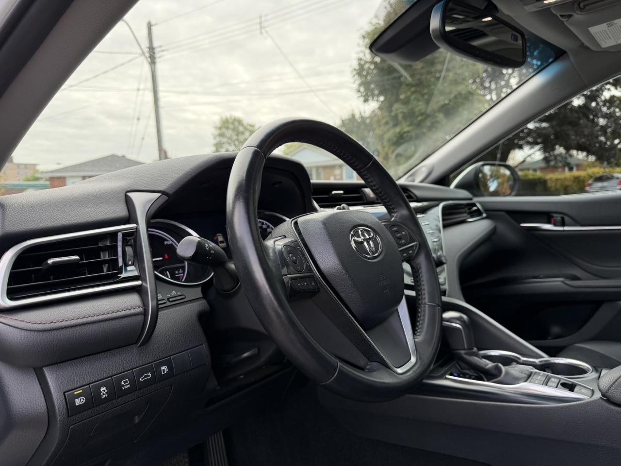 2018 Toyota Camry HYBRID XLE - Photo #16