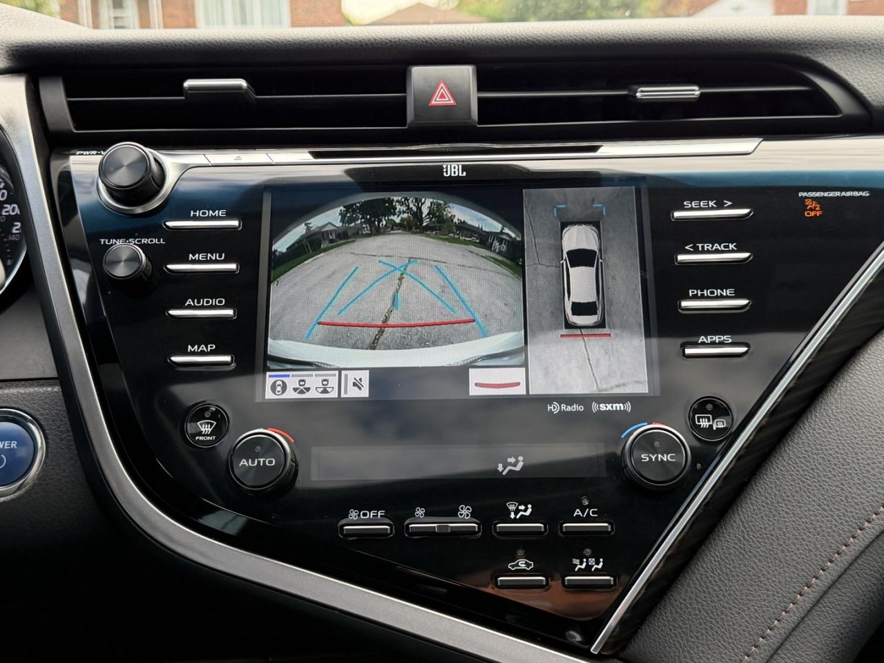 2018 Toyota Camry HYBRID XLE - Photo #20