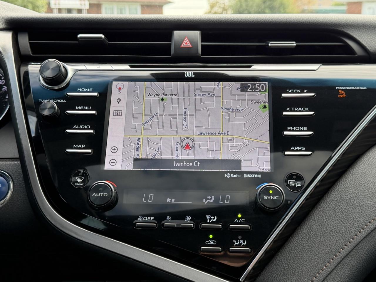 2018 Toyota Camry HYBRID XLE - Photo #22