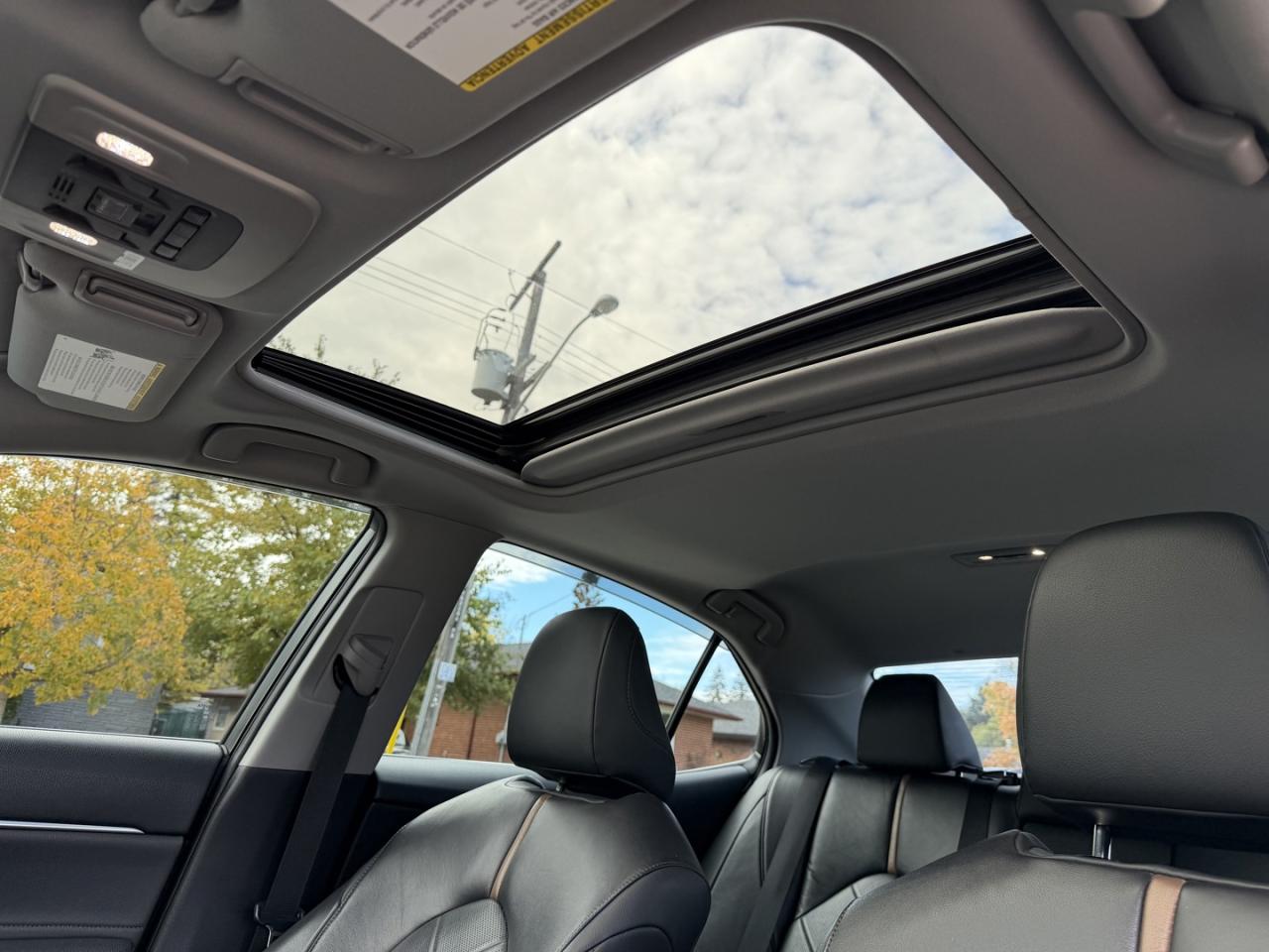 2018 Toyota Camry HYBRID XLE - Photo #28