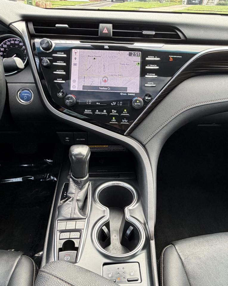 2018 Toyota Camry HYBRID XLE - Photo #23