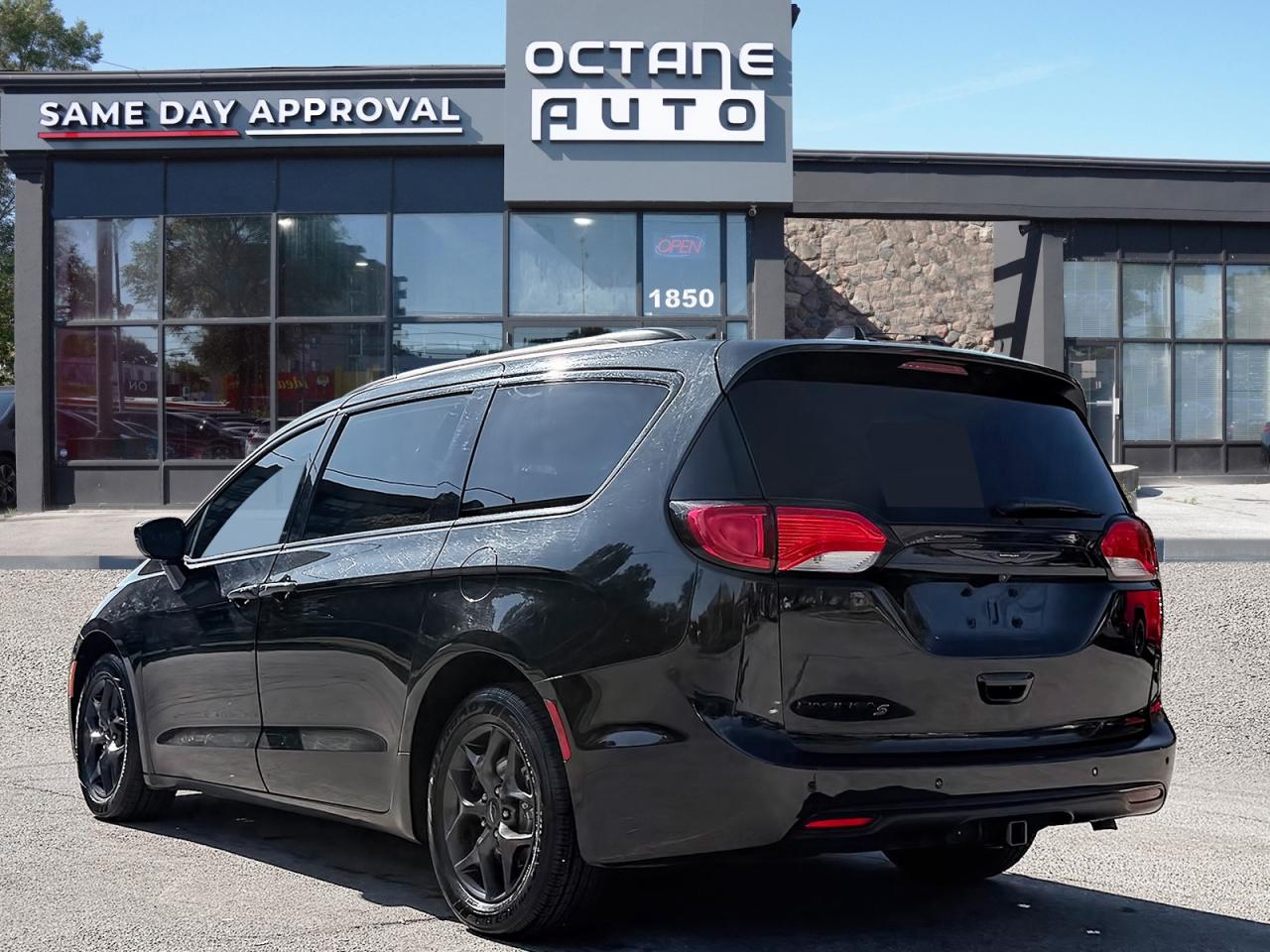 2019 Chrysler Pacifica Touring Plus - Photo #4