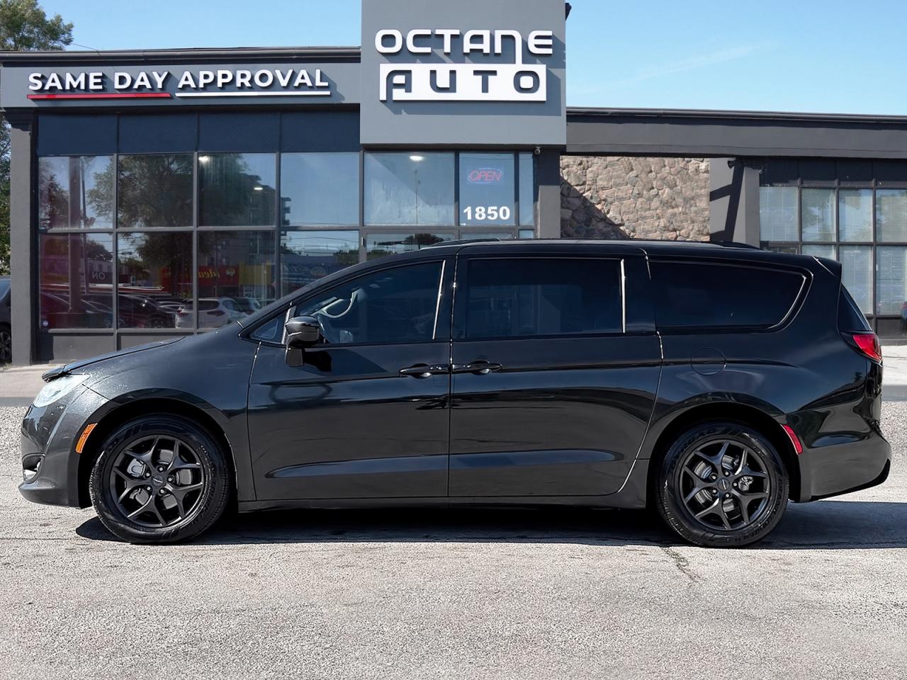 2019 Chrysler Pacifica Touring Plus - Photo #3
