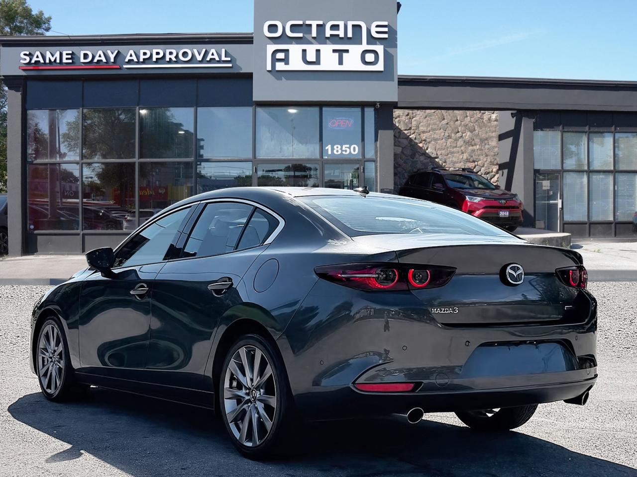 2019 Mazda MAZDA3 GT - Photo #4