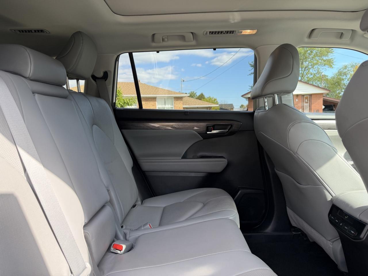 2021 Toyota Highlander HYBRID Limited AWD - Photo #8