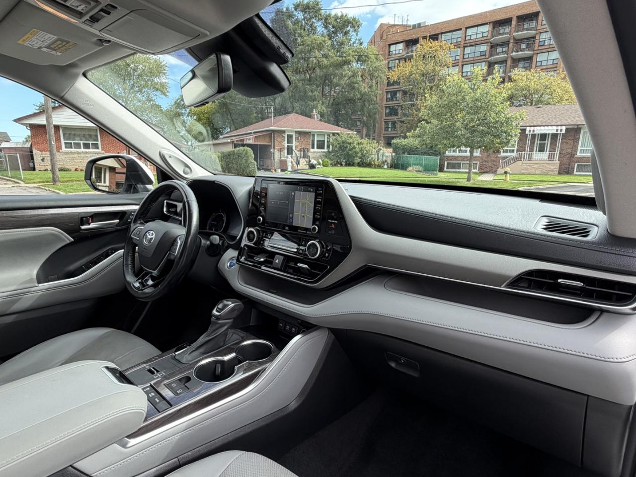 2021 Toyota Highlander HYBRID Limited AWD - Photo #10