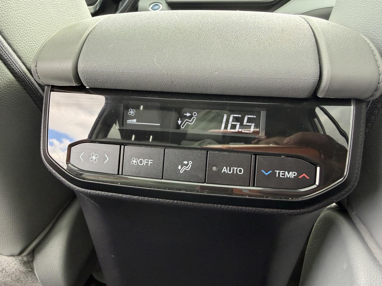 2021 Toyota Highlander HYBRID Limited AWD - Photo #13