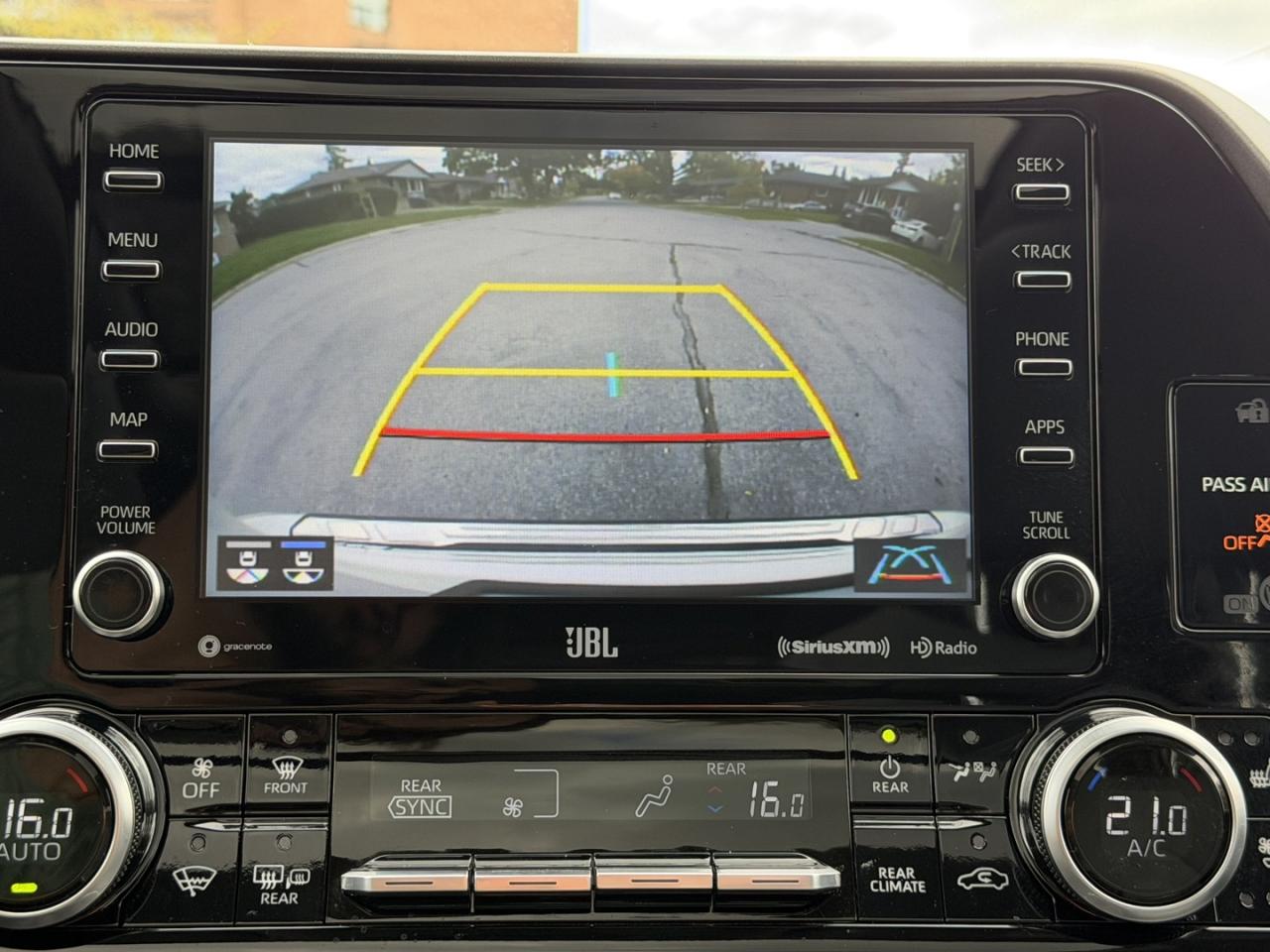 2021 Toyota Highlander HYBRID Limited AWD - Photo #17