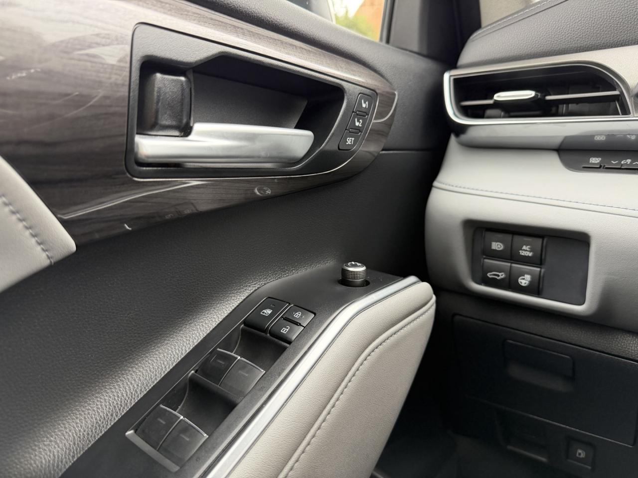 2021 Toyota Highlander HYBRID Limited AWD - Photo #20